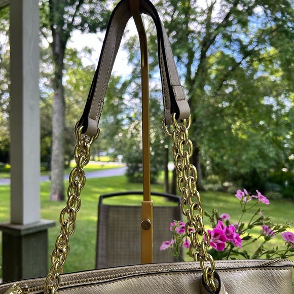 Anne Klein elegant gold Tone purse - Picture 4 of 8